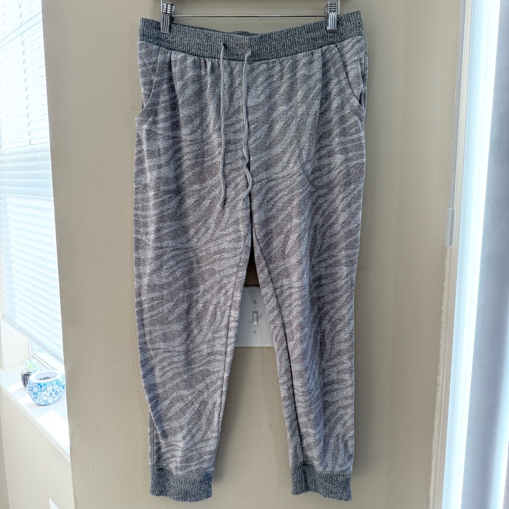 Splendid Light Gray & Mauve Jogger Pants Camo Size Medium